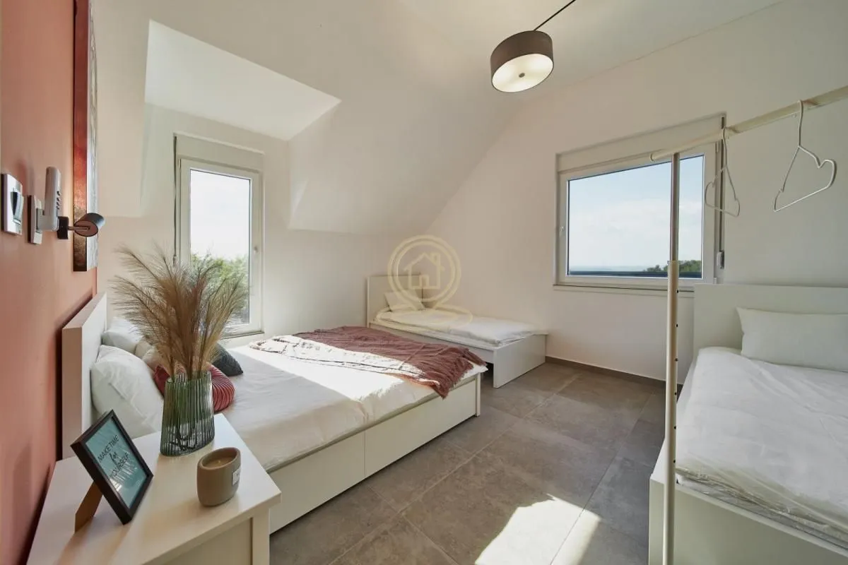 Izdavanje, kuća, 300m², Sremski Karlovci, Novi Sad