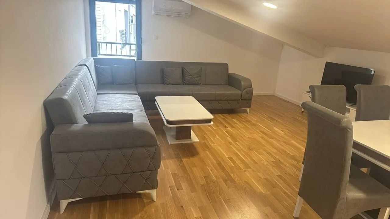 Izdavanje, dvosoban stan, 68m², Stara Varoš, Podgorica