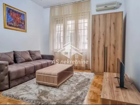 Stan in Vračar Hram