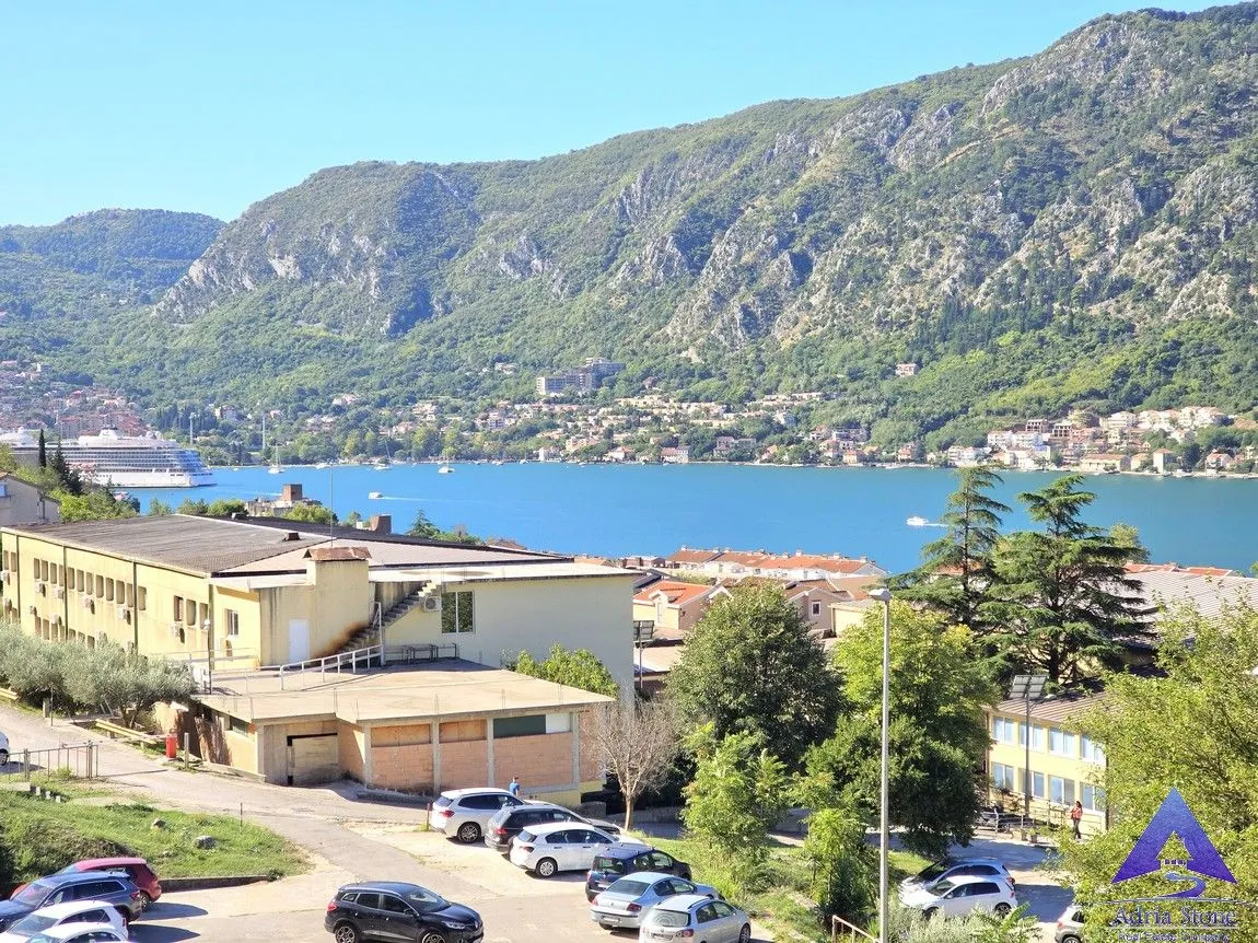 Prodaja, trosoban stan, 140m², Dobrota, Kotor