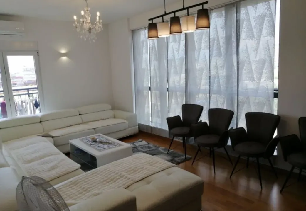 Izdavanje, dvosoban stan, 80m², Stari Aerodrom, Podgorica