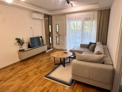 Rent, two bedroom apartment, 62m², Tivat, Crna Gora - image 3