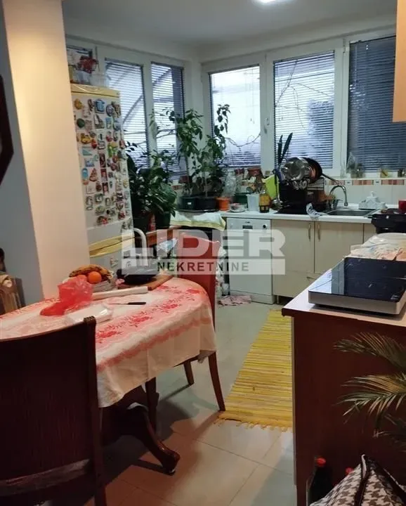 Prodaja, trosoban stan, 51m², Zemun Sve Podlokacije, Beograd