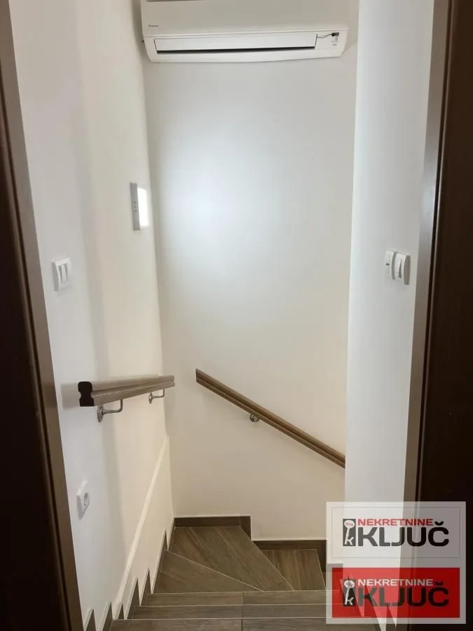 Prodaja, četvorosoban stan, 73m², Alibegovac, Petrovaradin
