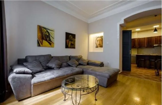 Izdavanje, četvorosoban stan, 120m², Stari Grad, Beograd