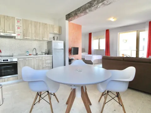 Rent, one bedroom apartment, 55m², Šušanj, Bar - image 1