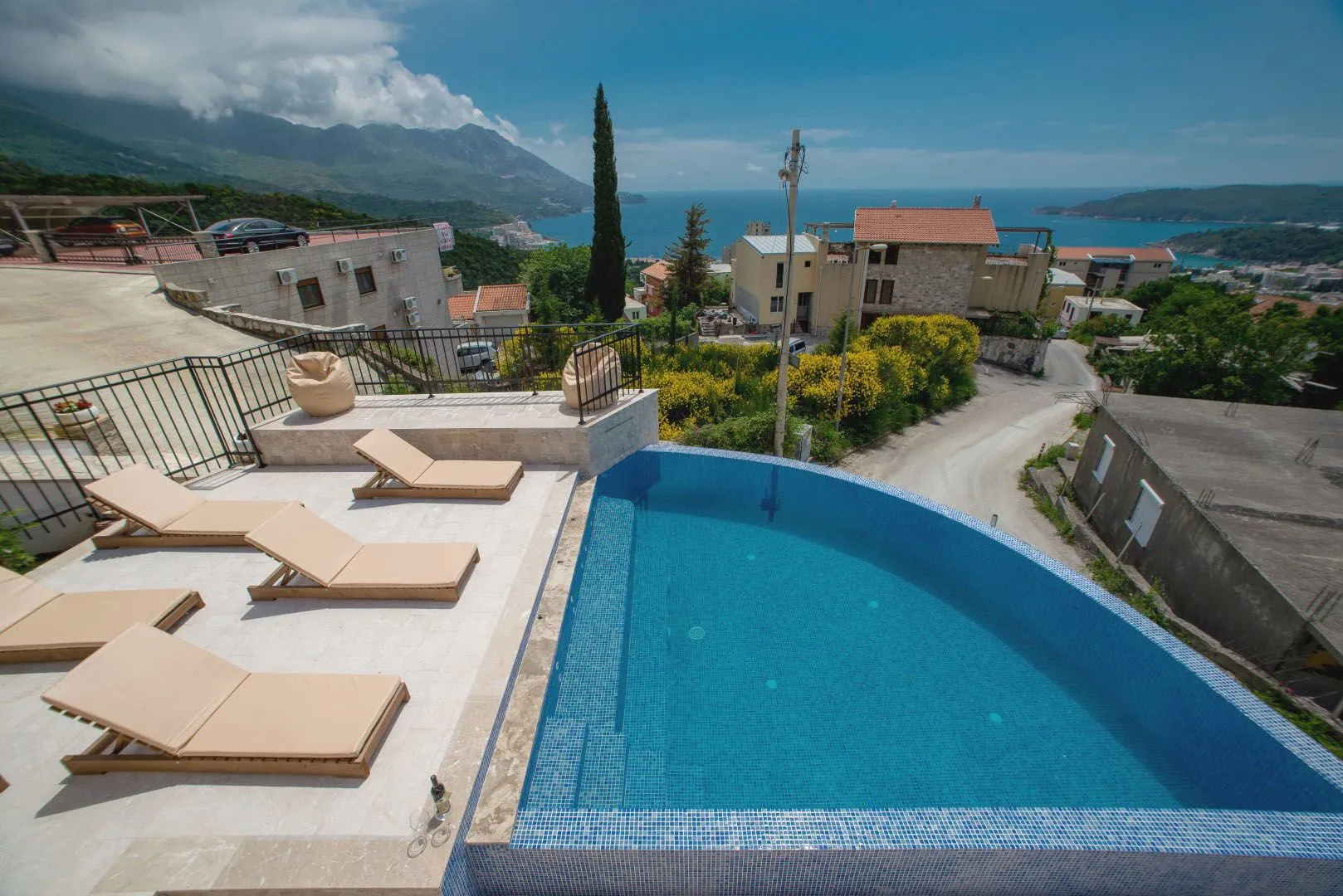 Sale, house, 170m², Bečići, Budva