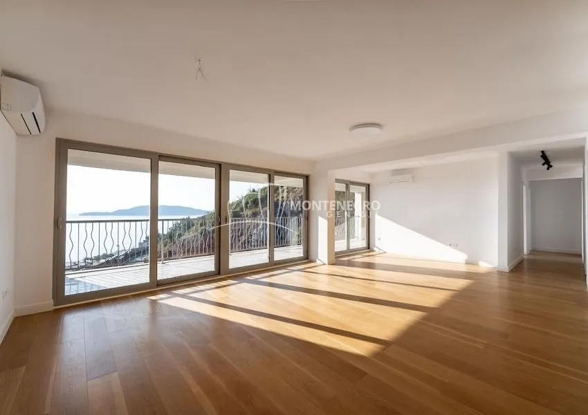 Prodaja, trosoban stan, 160m², Pržno, Budva
