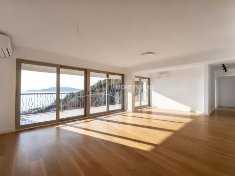 Prodaja, trosoban stan, 160m², Pržno, Budva - image 1