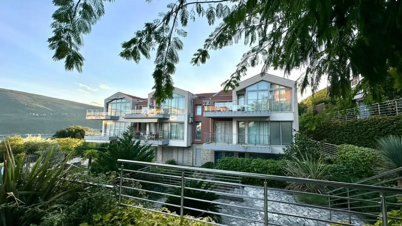 Sale, two bedroom apartment, 84m², Đenovići, Herceg Novi