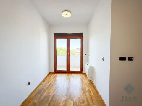 Empty room with parquet flooring and access to a terrace. - image 7