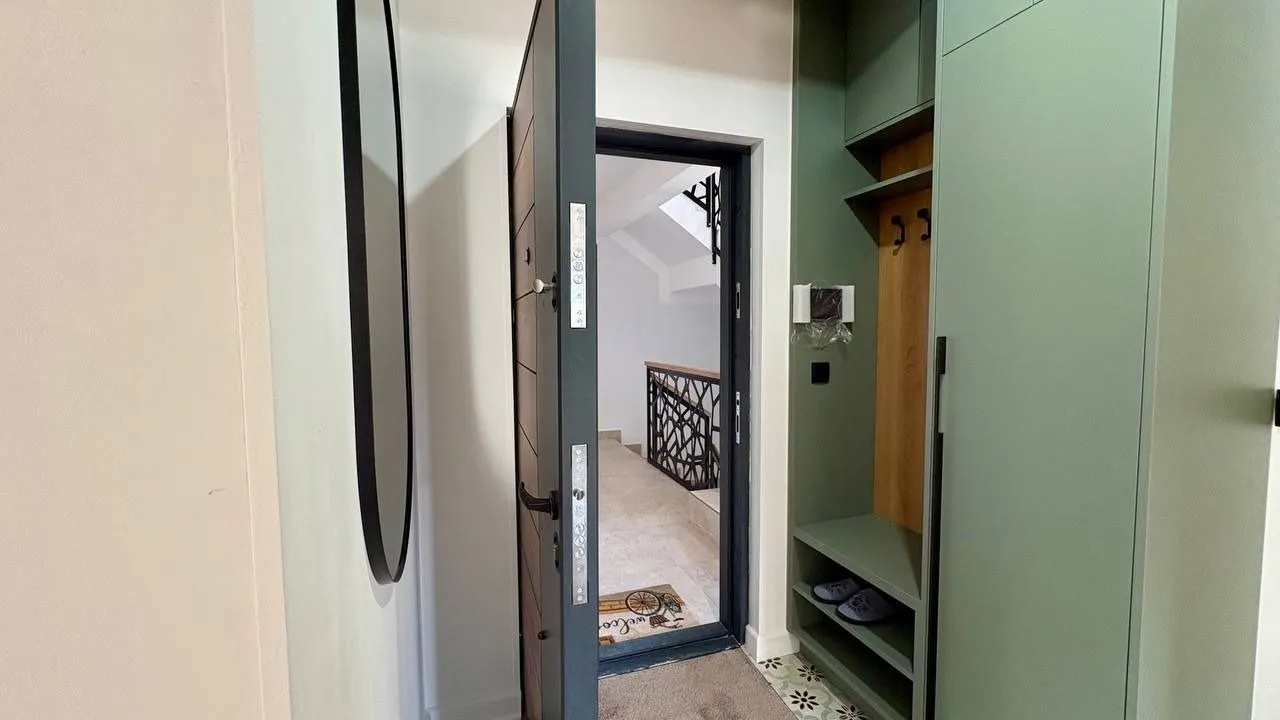 Izdavanje, dvosoban stan, 100m², Donja Lastva, Tivat