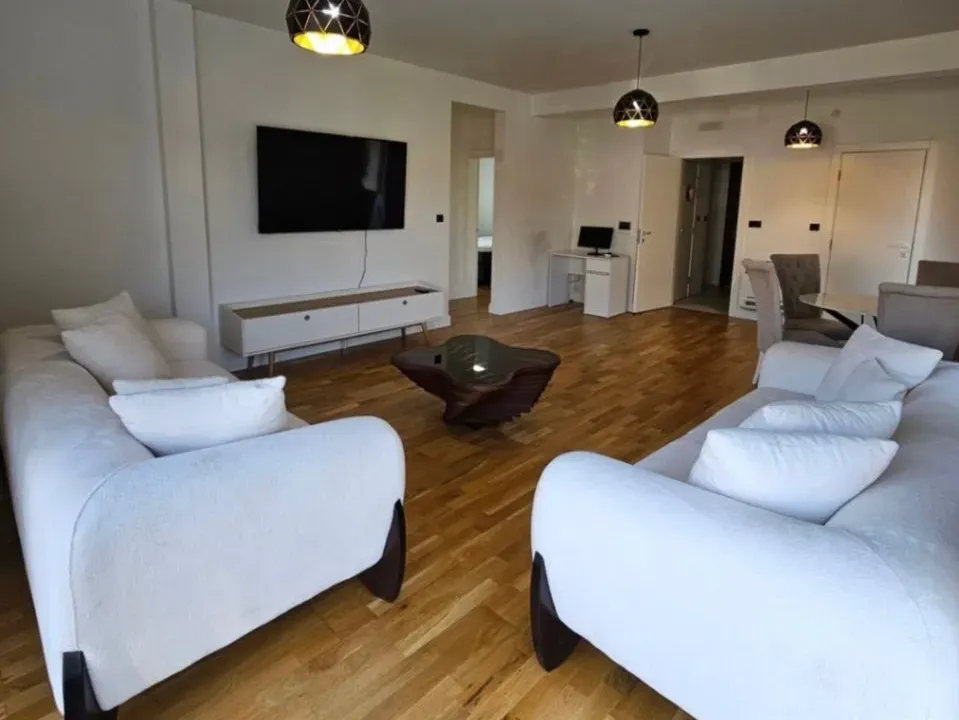 Izdavanje, dvosoban stan, 100m², Dalmatinska ulica, Podgorica