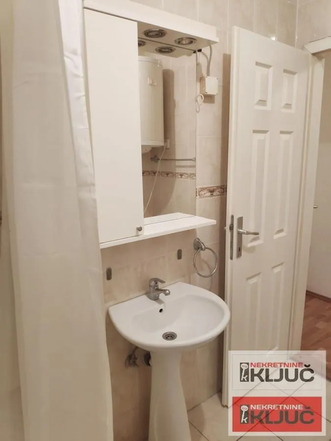 Izdavanje, jednosoban stan, 30m², Grbavica, Novi Sad Sve Podlokacije