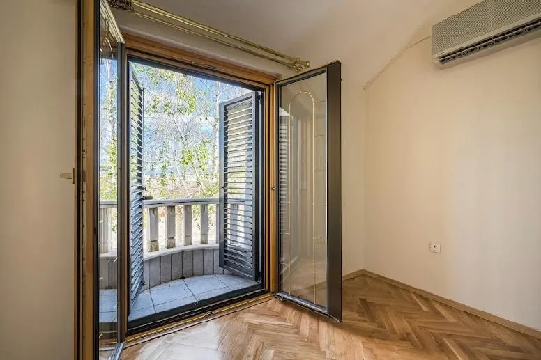 Izdavanje, kuća, 370m², Zabjelo, Podgorica