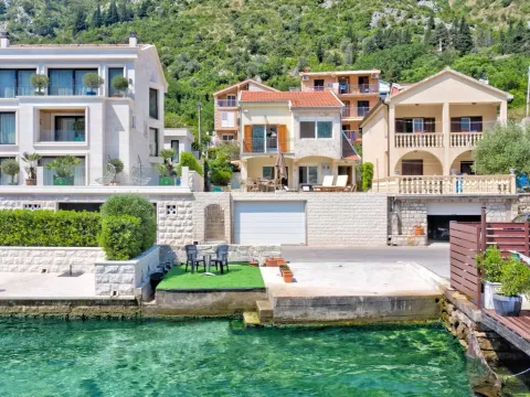 Prodaja, kuća, 200m², Muo, Kotor