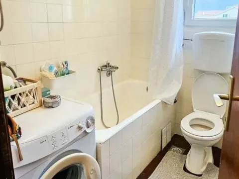 Rent, studio apartment, 40m², Dobrota, Kotor - image 9