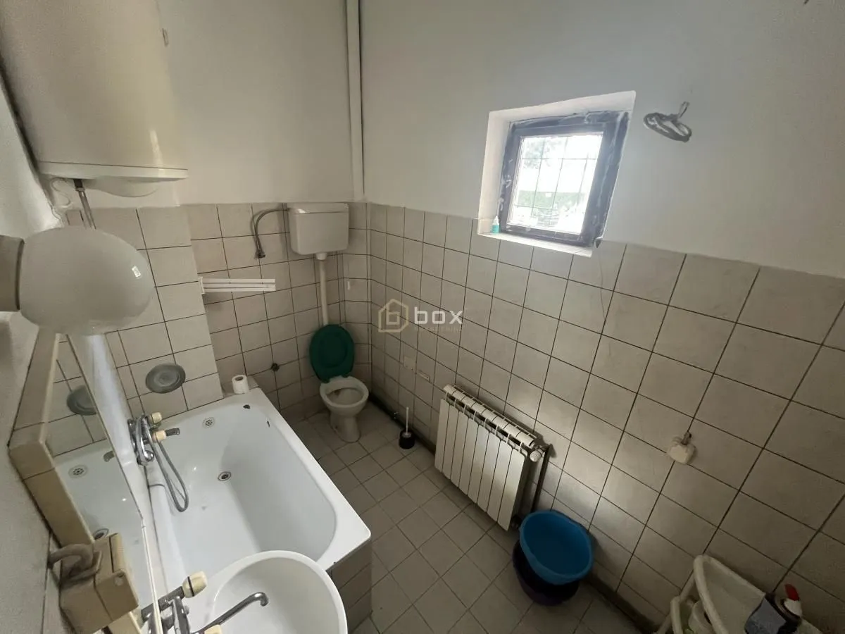 Rent, office space, 90m², Medijana, Niš