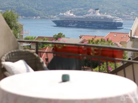 Prodaja, jednosoban stan, 42m², Dobrota, Kotor