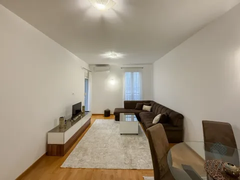 Izdavanje, jednosoban stan, 50m², Stari Aerodrom, Podgorica - image 2