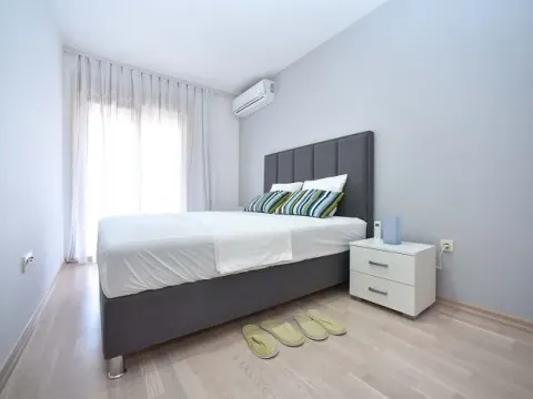 Izdavanje, jednosoban stan, 47m², Centar, Budva - image 9