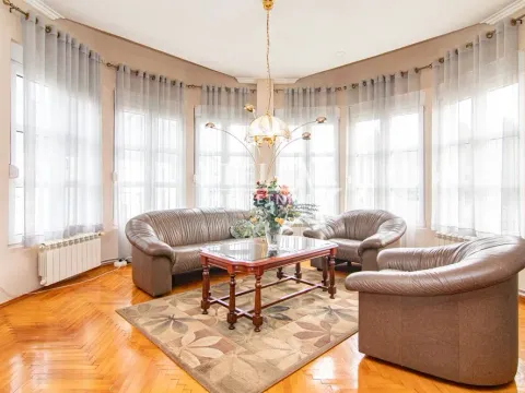 Izdavanje, kuća, 400m², Donja Gorica, Podgorica - image 17