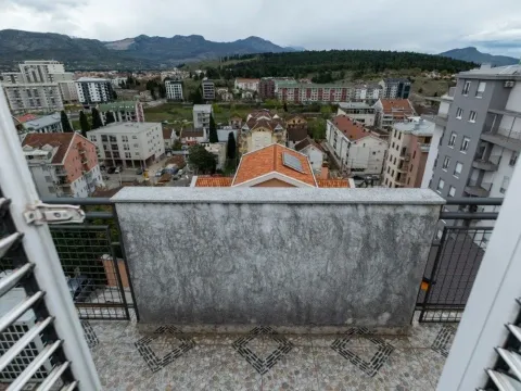 Prodaja, trosoban stan, 126m², Malo Brdo, Podgorica - image 21