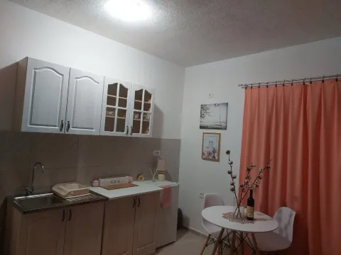 Izdavanje, jednosoban stan, 26m², Sutvara, Kotor - image 4