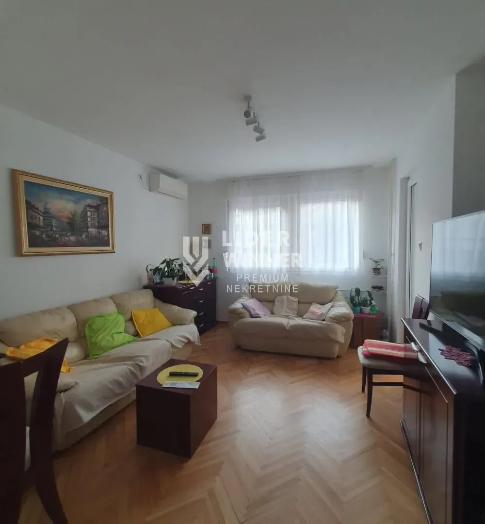 Prodaja, trosoban stan, 76m², Vračar Sve Podlokacije, Beograd