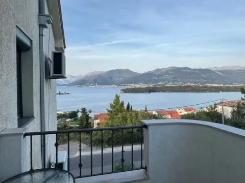 Izdavanje, dvosoban stan, 50m², Obala Đuraševića, Tivat - image 1