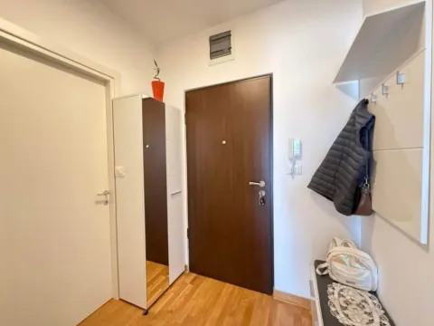 Izdavanje, jednosoban stan, 43m², City Kej, Podgorica - image 8