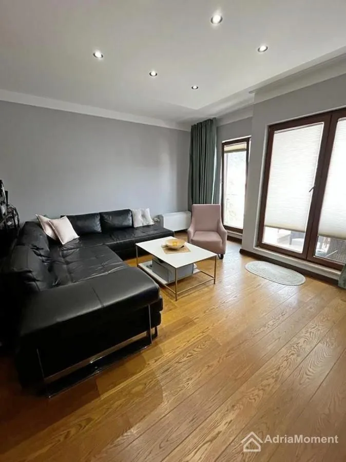 Prodaja, jednosoban stan, 77m², Centar, Budva