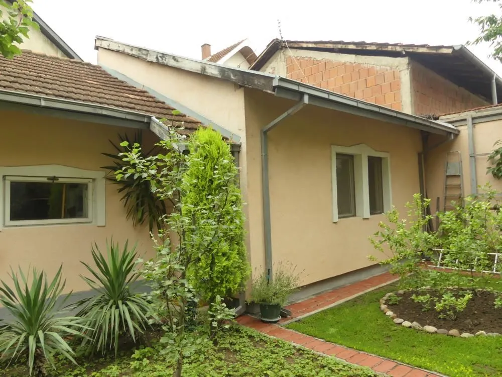 Prodaja, kuća, 410m², Trnava, Jagodina