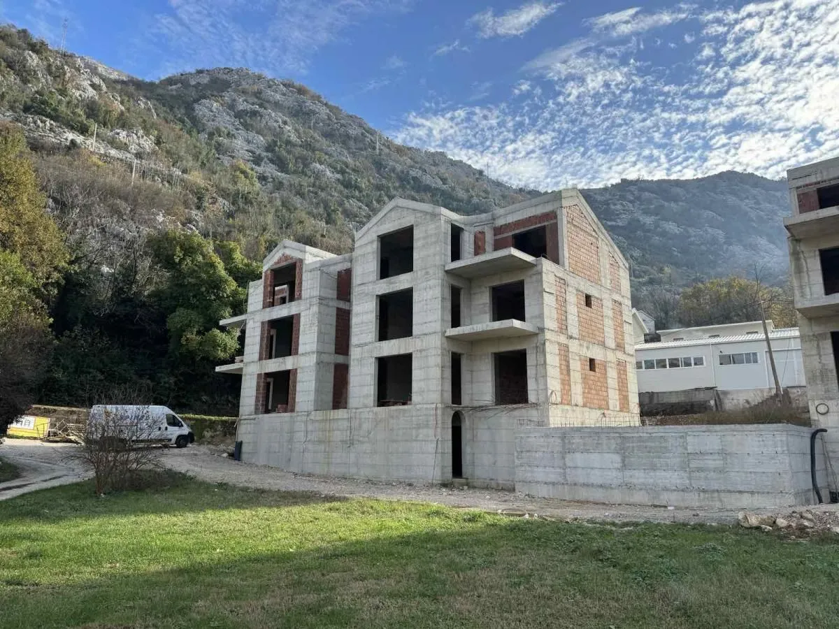 Prodaja, trosoban stan, 93m², Kotor, Crna Gora