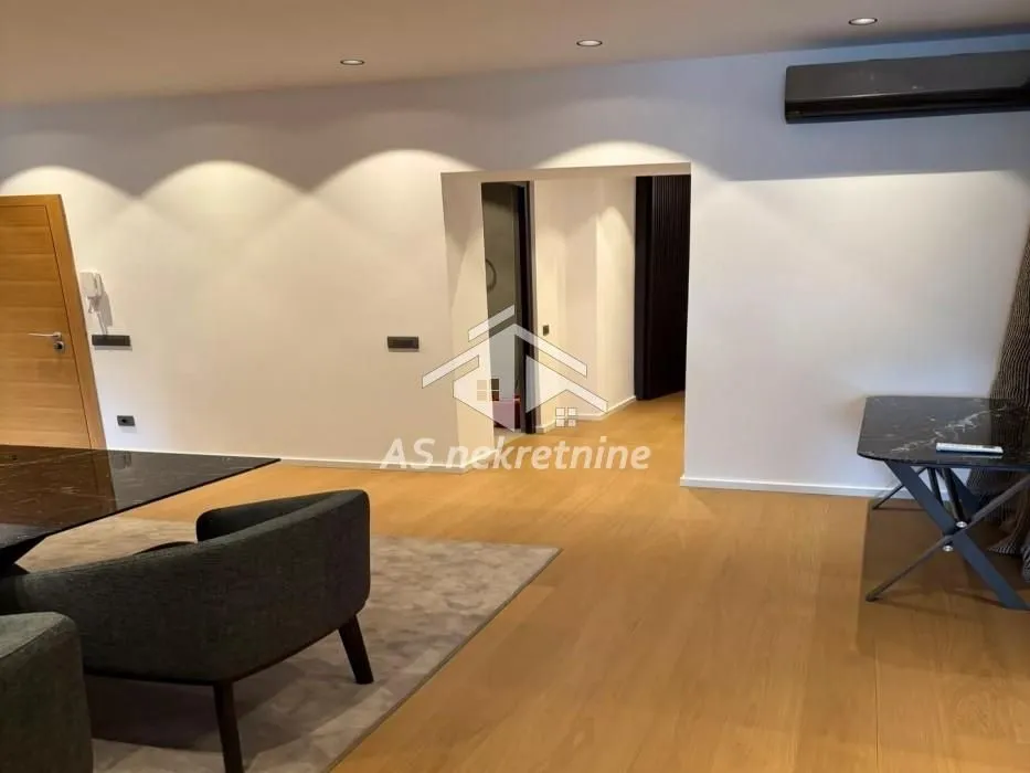 Izdavanje, dvosoban stan, 87m², Vračar Hram, Vračar Sve Podlokacije