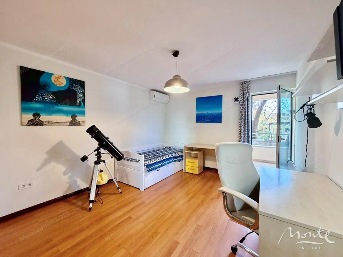 Prodaja, trosoban stan, 122m², Petrovac, Budva