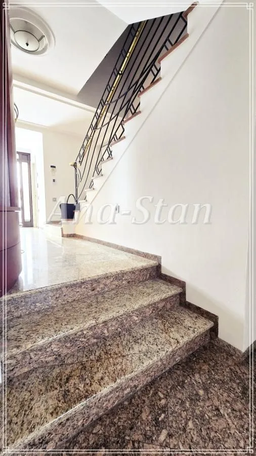 Rent, house, 290m², Voždovac Sve Podlokacije, Beograd