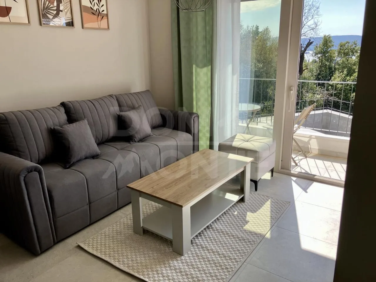 Izdavanje, jednosoban stan, 38m², Tivat, Crna Gora