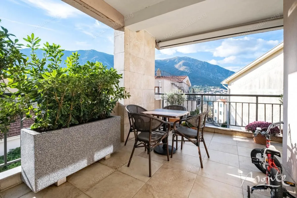 Prodaja, trosoban stan, 114m², Dobrota, Kotor