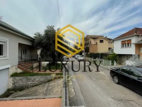 Prodaja, kuća, 230m², Blok 5, Podgorica - image 2