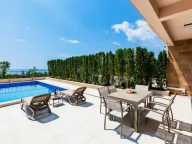 Izdavanje, kuća, 223m², Budva, Crna Gora - image 1