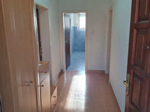 Izdavanje, trosoban stan, 115m², Zagorič, Podgorica - image 2