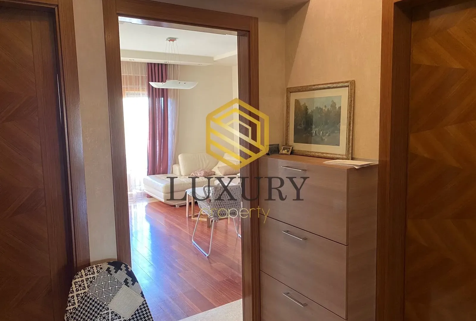 Izdavanje, jednosoban stan, 53m², Centar, Podgorica