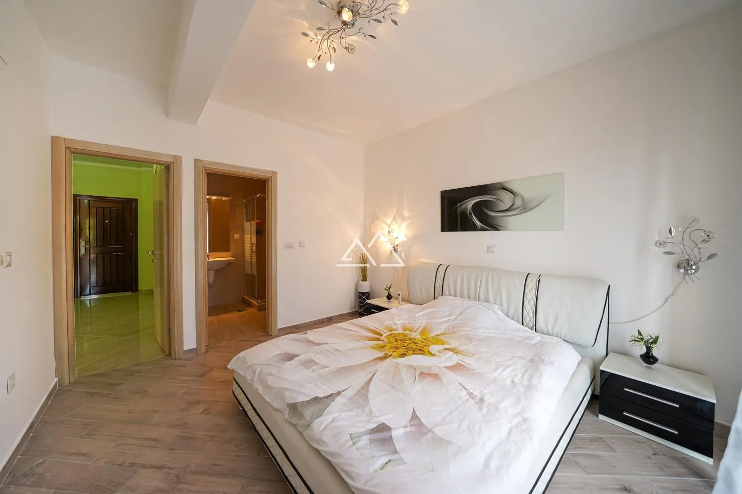 Prodaja, dvosoban stan, 242m², Dobra Voda, Budva