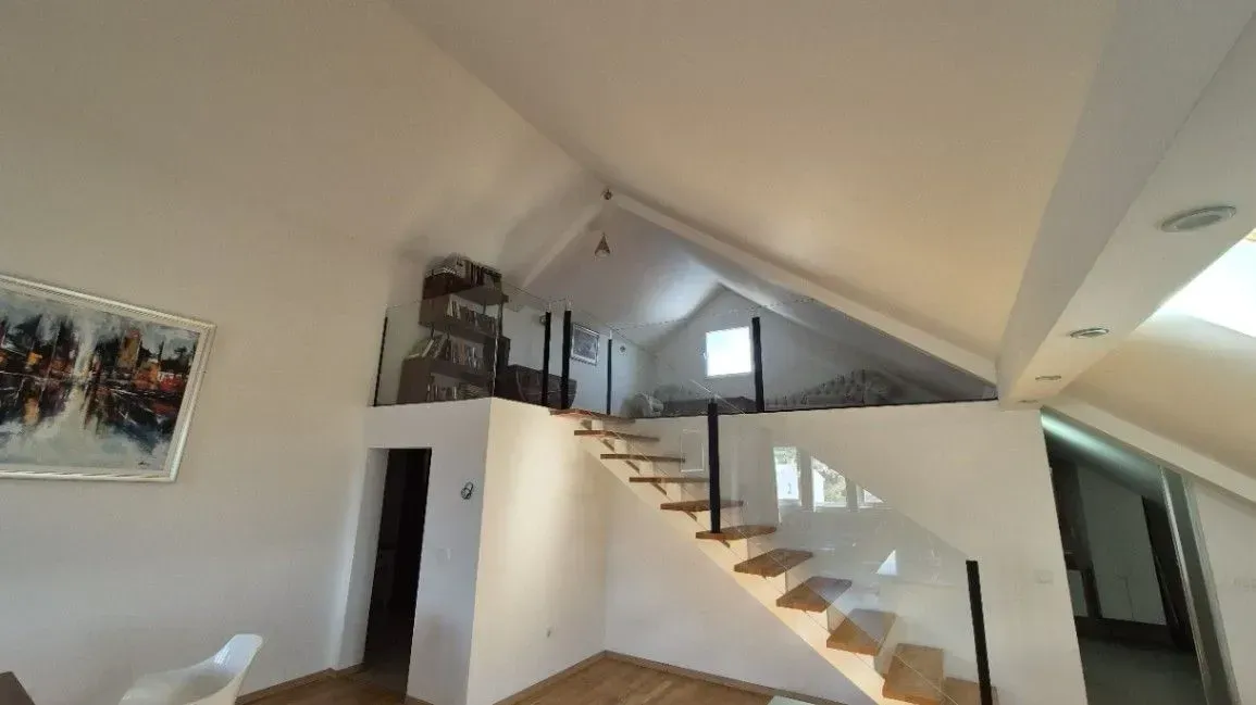 Prodaja, dvosoban stan, 120m², Stari Aerodrom, Podgorica