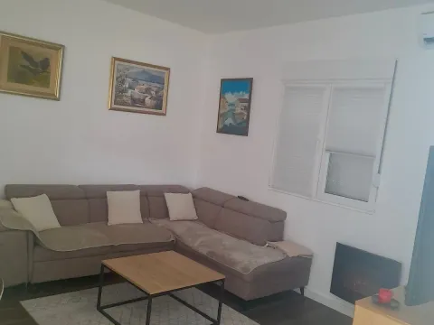 Izdavanje, jednosoban stan, 46m², Radanovići, Kotor - image 5