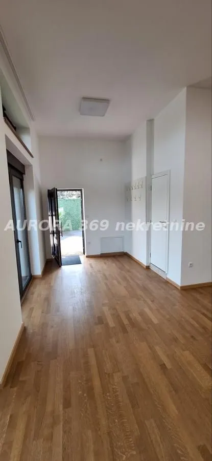 Izdavanje, kuća, 247m², Sremska Kamenica, Petrovaradin