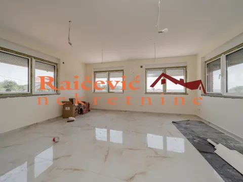 Sale, house, 320m², Voždovac Sve Podlokacije, Beograd - image 16