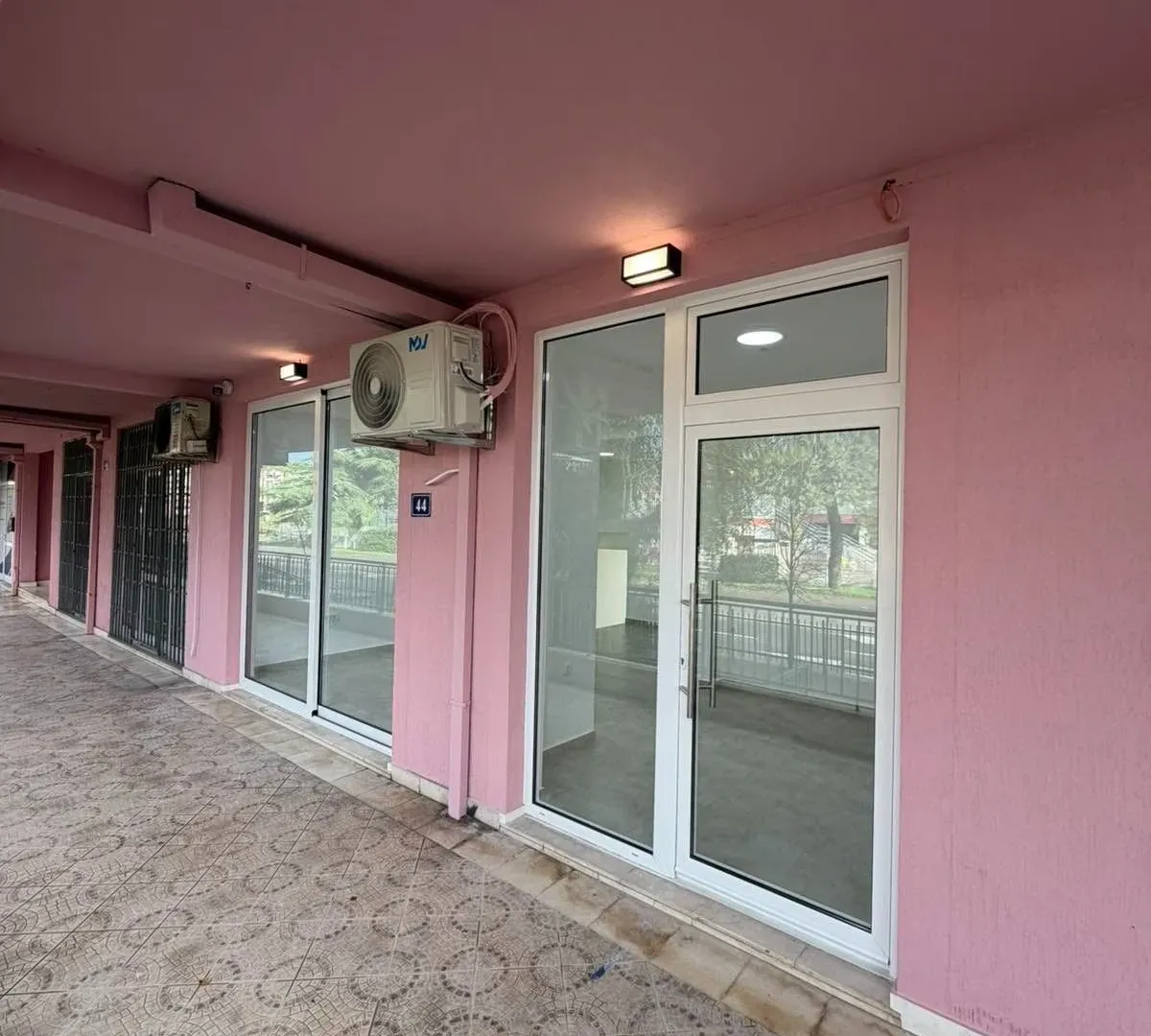 Rent, office space, 57m², Krivi Most, Podgorica