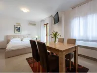 Izdavanje, dvosoban stan, 54m², Centar, Budva - image 1